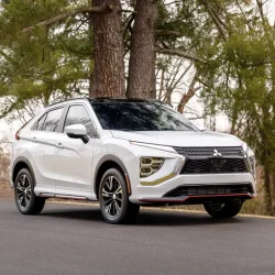 2023-2024-mitsubishi-eclipse-cross-white-parked-forest 2023-2024-mitsubishi-eclipse-cross-white-parked-forest